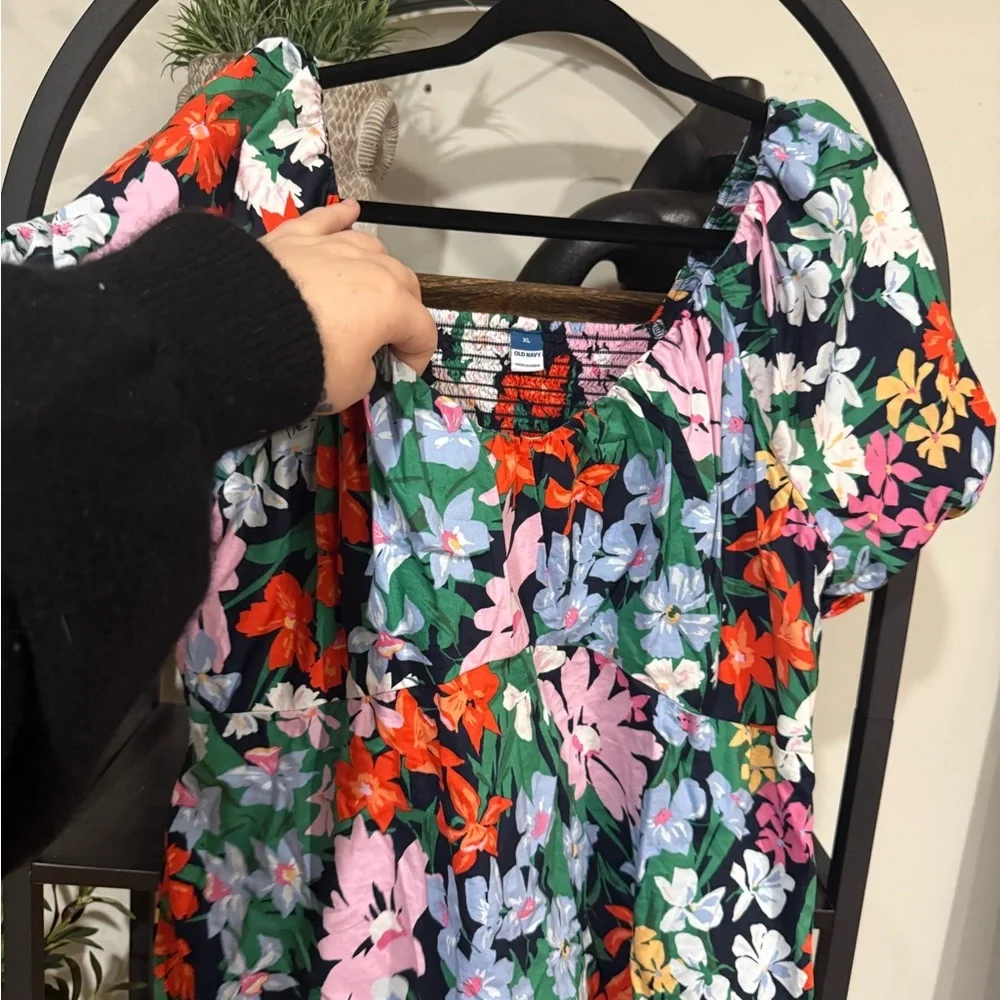 Old Navy Vibrant Floral Puff Sleeve Blouse size xl - Picture 3 of 6